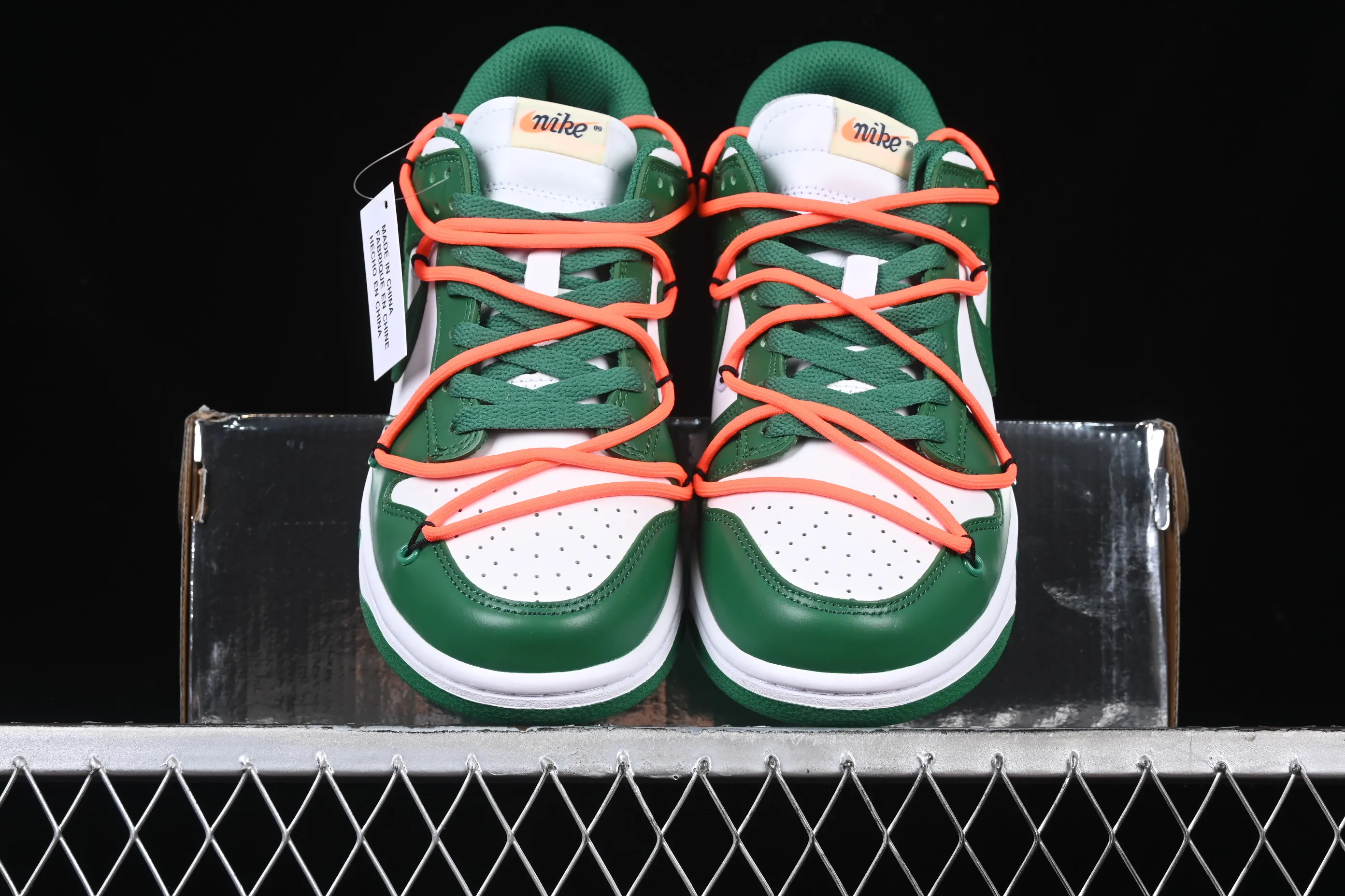 All Categories Nk SB Dunk Series Nk SB Dunk Low Low-top Sneakers H11 Special Offer Off-White x Futura x Dunk OW Joint Sneakers CT0856-100